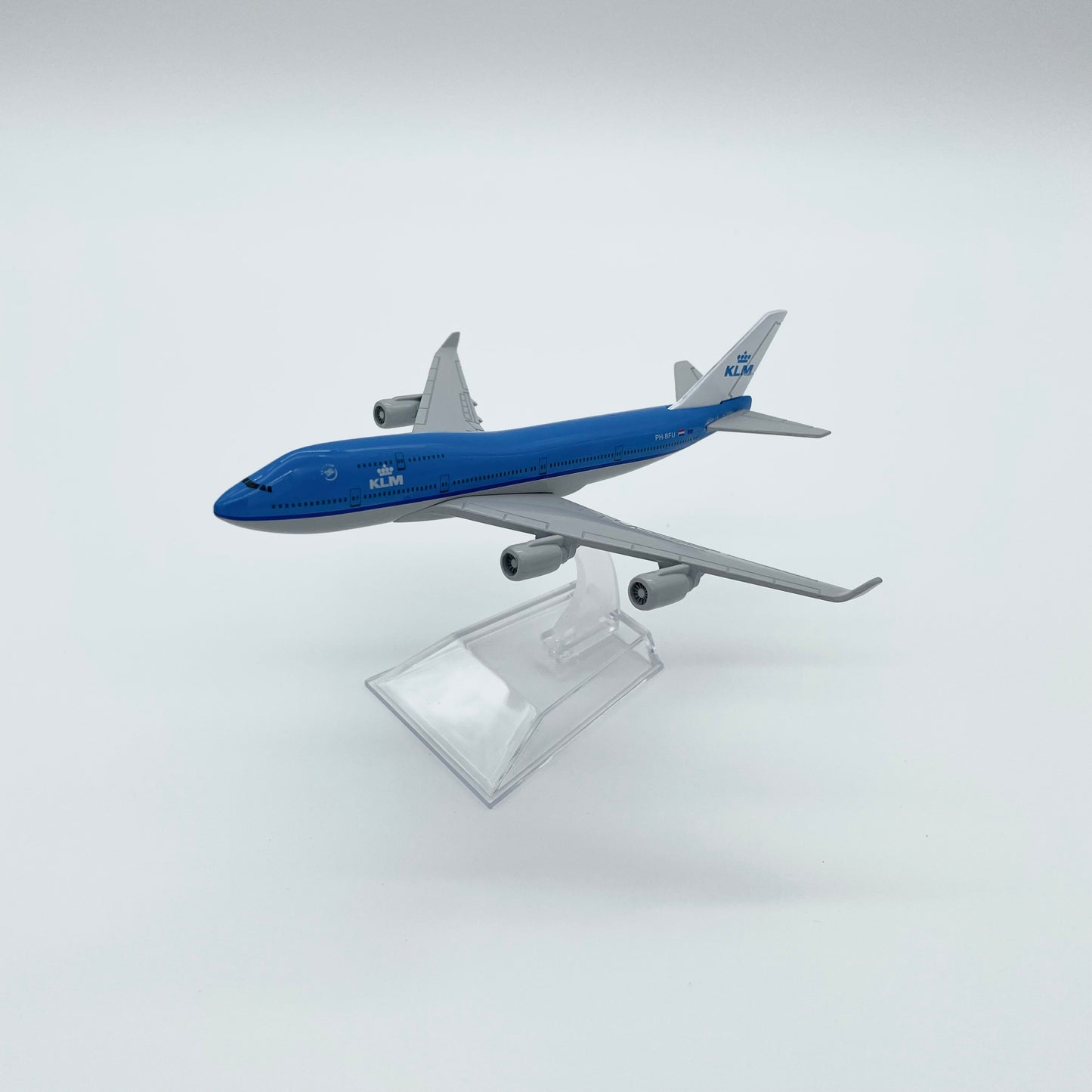1/400 Scale Diecast Model Airplane with Stand